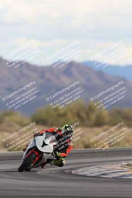 media/Nov-16-2025-Race Pace (Sun) [[8c5fa54630]]/Non Verified Riders (1st 20 Minutes)/5-Turn 15 (110pm)/